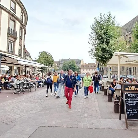 Le Blue St Leon : 2 Pieces Cozy Lit King Size Wifi